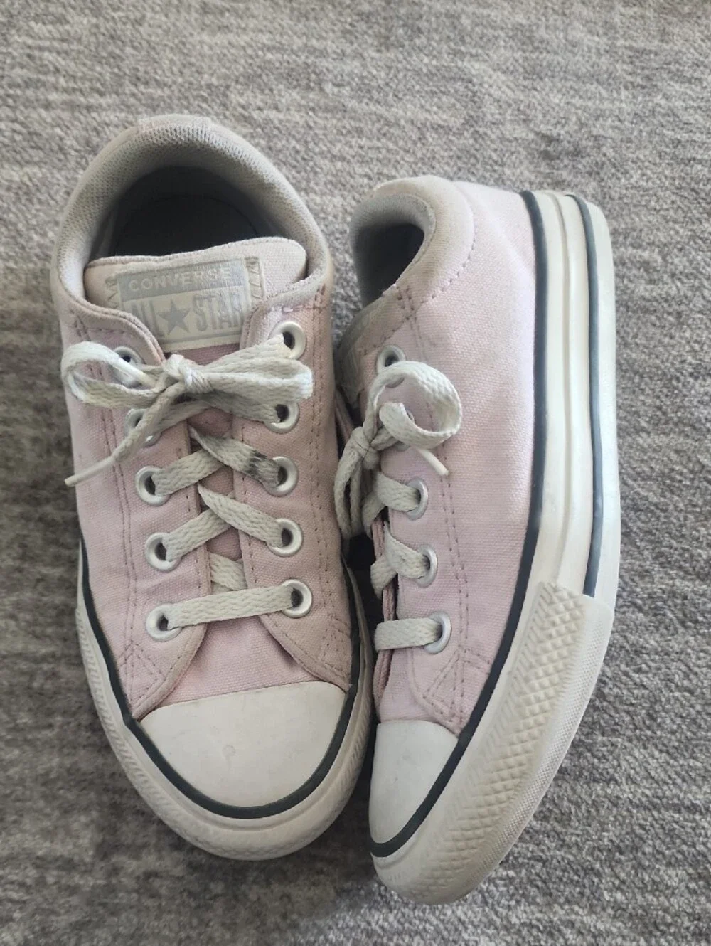 Converse Kids Low Top Sneakers in Pale Pink and White
